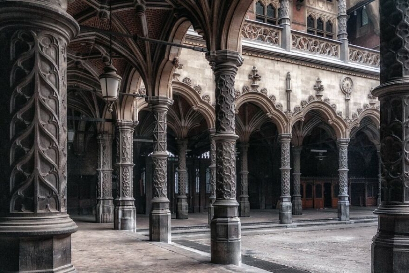 Fotografié un edificio abandonado del siglo XV y aquí está el resultado Fotografié un edificio abandonado del siglo XV y aquí está el resultado