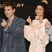 Gente confundida por las poses de Zendaya y Timothée Chalamet durante el estreno de Dune en Seúl