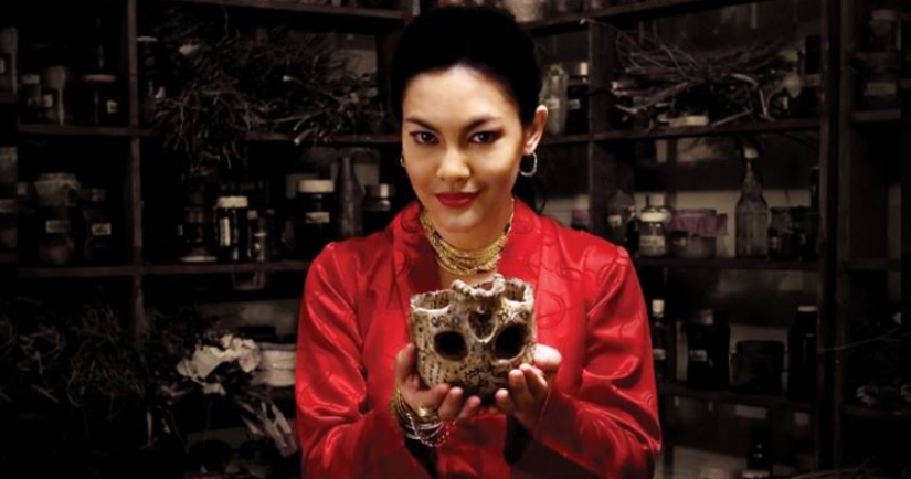 Gone with the tiger: why pop star and shaman Mona Fendi cut off the head of a deputy Gone with the tiger: why pop star and shaman Mona Fendi cut off the head of a deputy