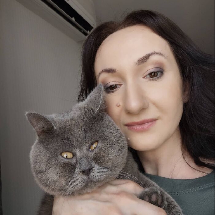 Goofy-Looking Cat Continues To Steal People’s Hearts Online And Also Help 10 Sheltered Animals Goofy-Looking Cat Continues To Steal People’s Hearts Online And Also Help 10 Sheltered Animals