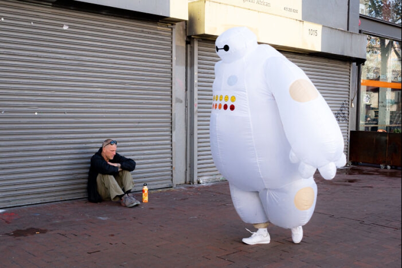 Hilarious Street Shots: “Life Is But A Dream” By Eric Davidove