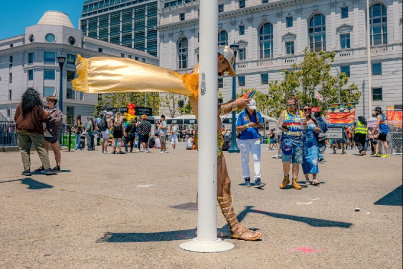 Hilarious Street Shots: “Life Is But A Dream” By Eric Davidove