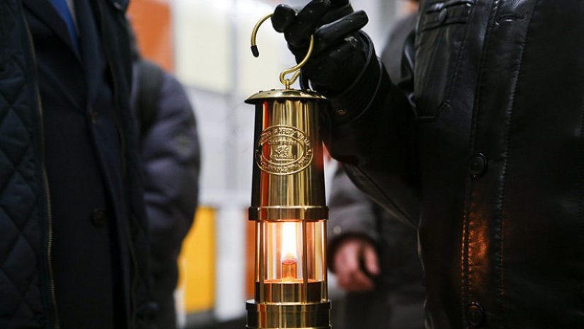 Holy Jerusalem fire: miracle or hoax?