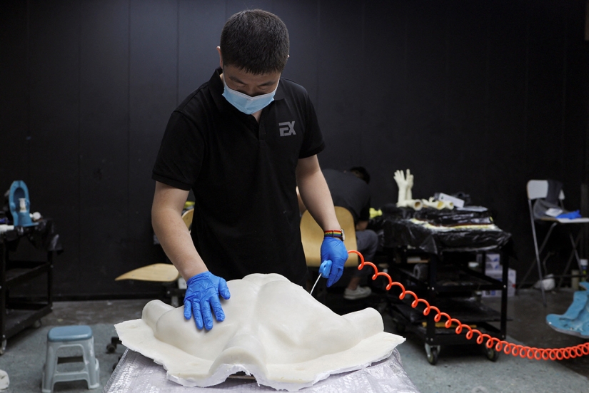 Hyper-realistic humanoid robots are being developed at the Ex-Robots plant in China