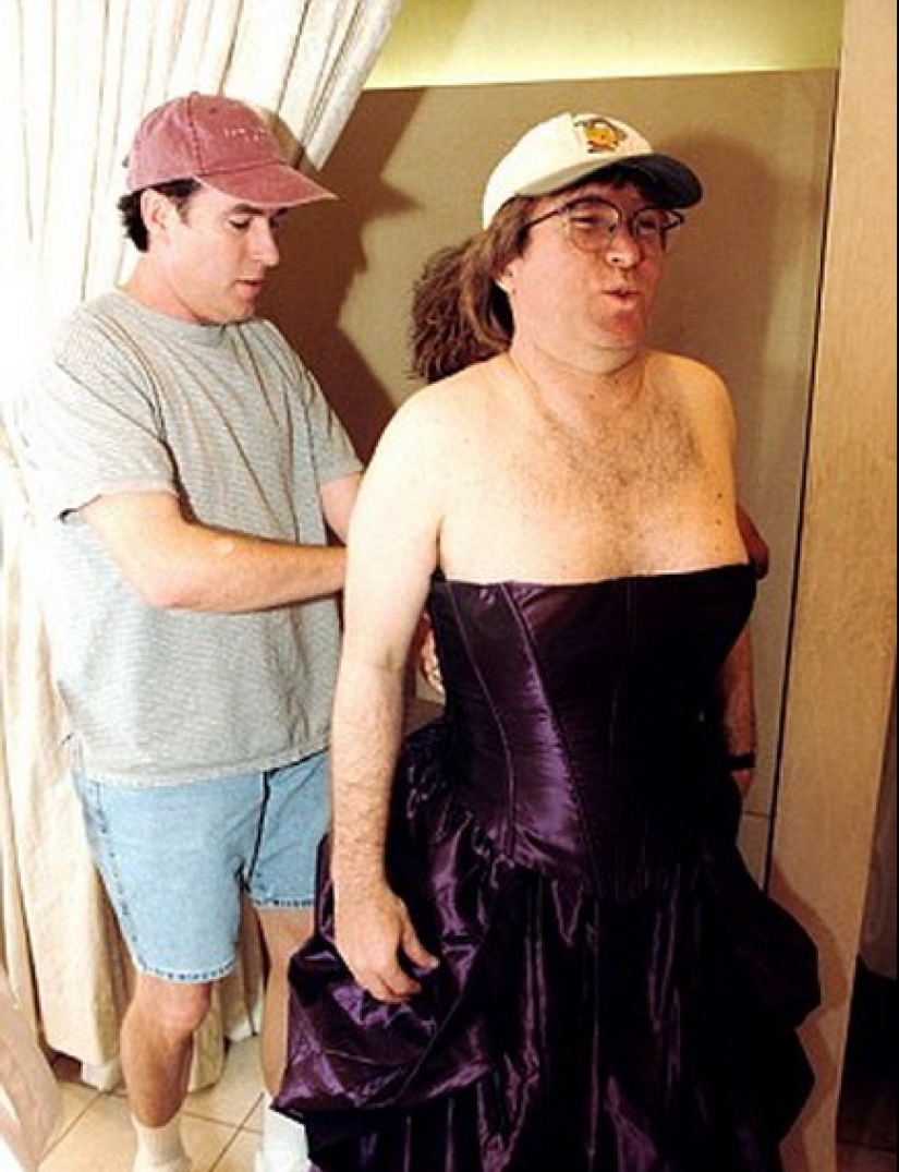 “I fell in love with my breasts”: a Canadian on a bet walked with a silicone bust for 20 years “I fell in love with my breasts”: a Canadian on a bet walked with a silicone bust for 20 years