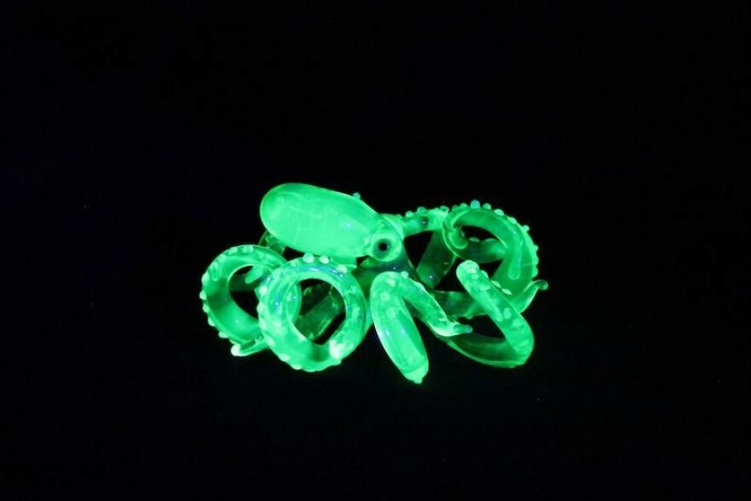 I Made Figurines Out Of Uranium Glass