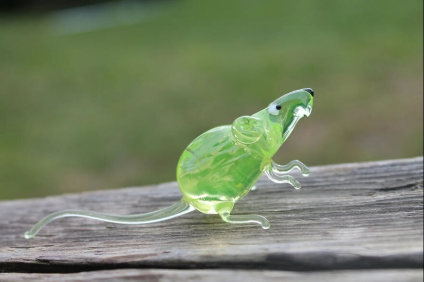 I Made Figurines Out Of Uranium Glass