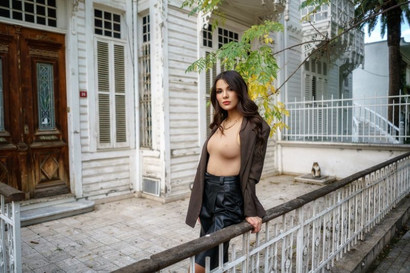 Istanbul beauties in erotic photographs by Kaan Altindal