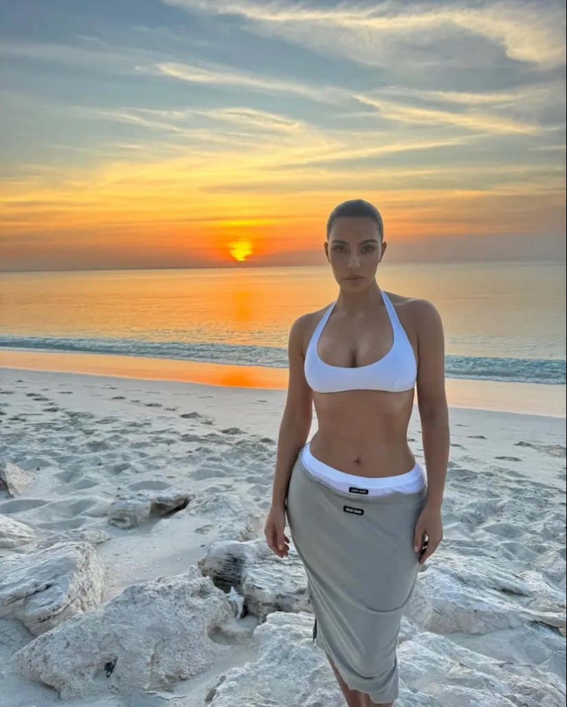 Kim Kardashian calienta las vacaciones de primavera con diminuto bikini y cadenas para el cuerpo: ‘Cake Boss’ Kim Kardashian calienta las vacaciones de primavera con diminuto bikini y cadenas para el cuerpo: ‘Cake Boss’