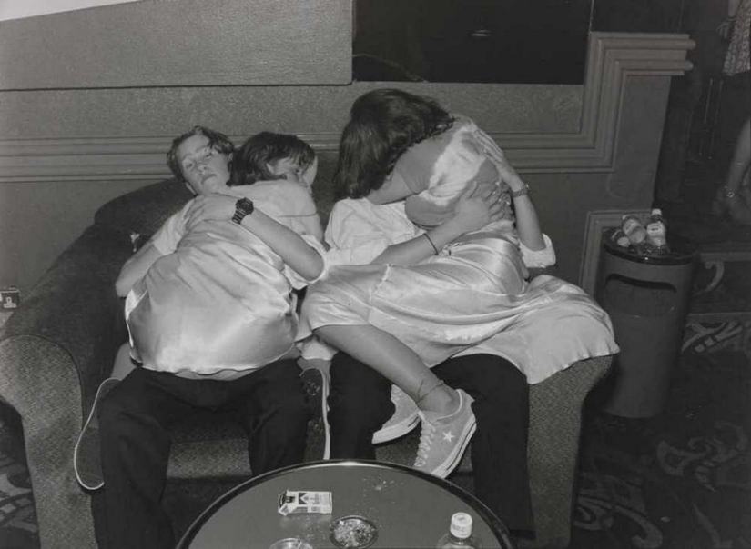 "La agonía y el éxtasis": un hormonales cargado de fotos de jóvenes amantes de la década de los 90