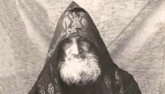 La historia de Tolotos - un hombre que nunca ha visto a una mujer en su larga vida La historia de Tolotos - un hombre que nunca ha visto a una mujer en su larga vida