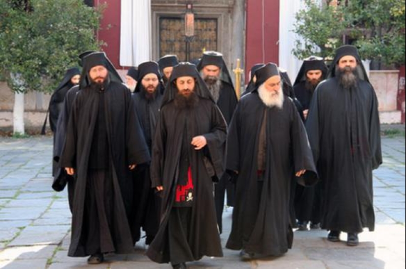 La historia de Tolotos - un hombre que nunca ha visto a una mujer en su larga vida La historia de Tolotos - un hombre que nunca ha visto a una mujer en su larga vida