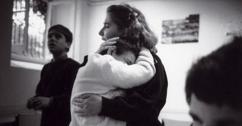 La historia de una "chica gallina" portuguesa que creció en un gallinero La historia de una "chica gallina" portuguesa que creció en un gallinero