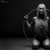 Las figuras de los cuerpos Desnudos de Anton Belovodchenko