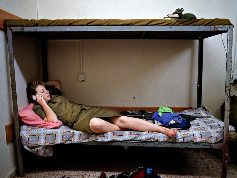 Las niñas del ejército Israelí: una mirada especial a las mujeres de los soldados en las fotos de Rachel Papo