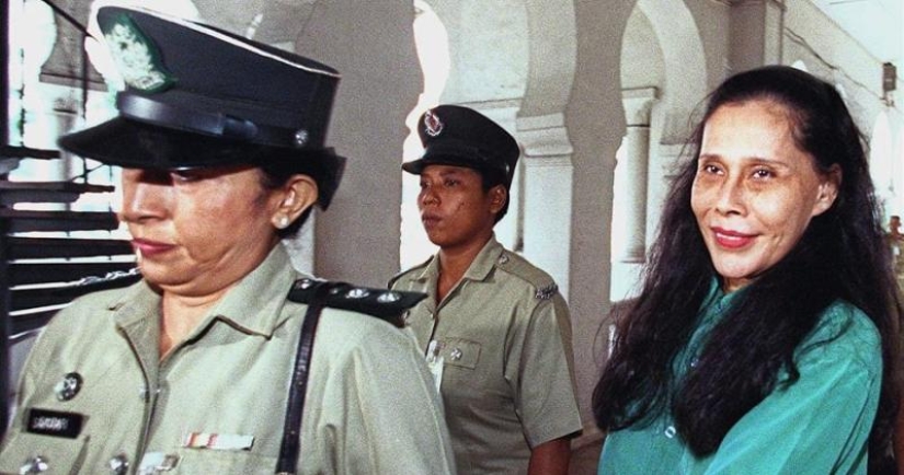 Lo que se llevó el tigre: por qué la estrella del pop y chamán Mona Fendi cortó la cabeza de un diputado Lo que se llevó el tigre: por qué la estrella del pop y chamán Mona Fendi cortó la cabeza de un diputado