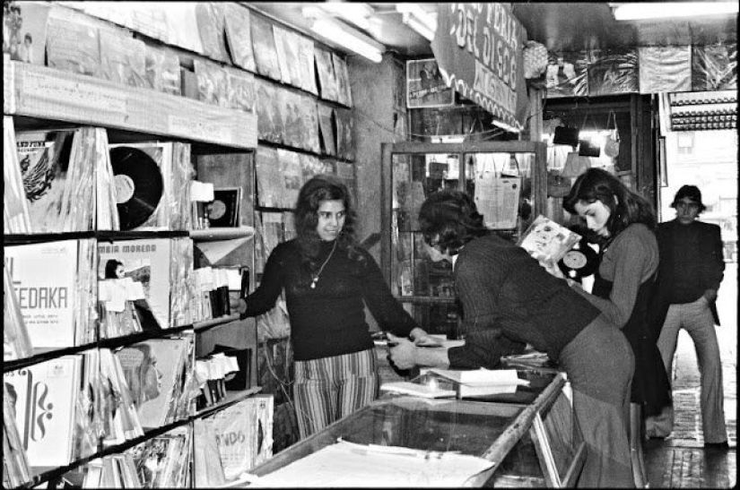 Looked like the Chilean capital's youth in the 70s Looked like the Chilean capital's youth in the 70s