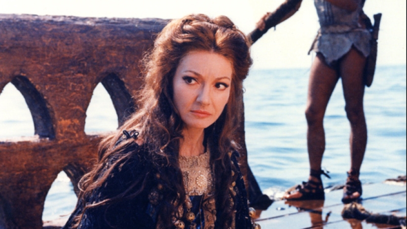 Maria Callas: Triunfo, tragedia y misticismo en la vida de la mejor voz de ópera Maria Callas: Triunfo, tragedia y misticismo en la vida de la mejor voz de ópera