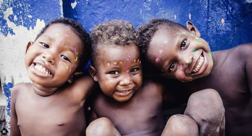 Me das un peinado, y yo te doy pescado para el almuerzo: cómo se llevan mil personas en una isla del tamaño de un campo de fútbol