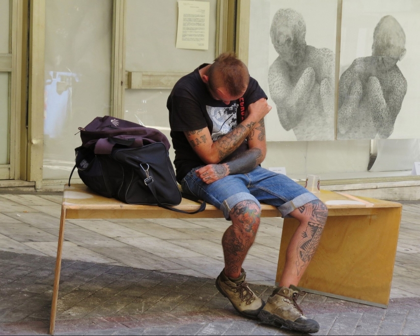 Mystic unexpected street photographs of holidays. Nticas