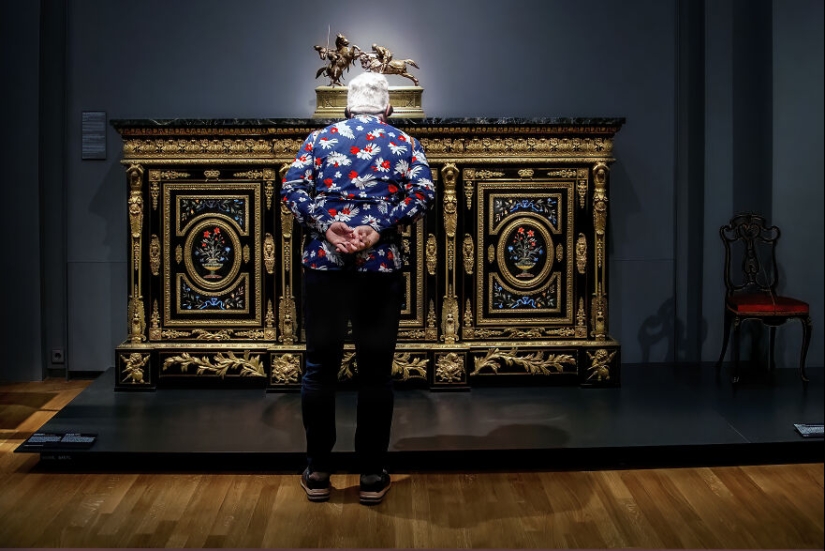 Parallel Perspectives: I Took 12 Photos In The Museum To Show How Everyday People Imitate Art