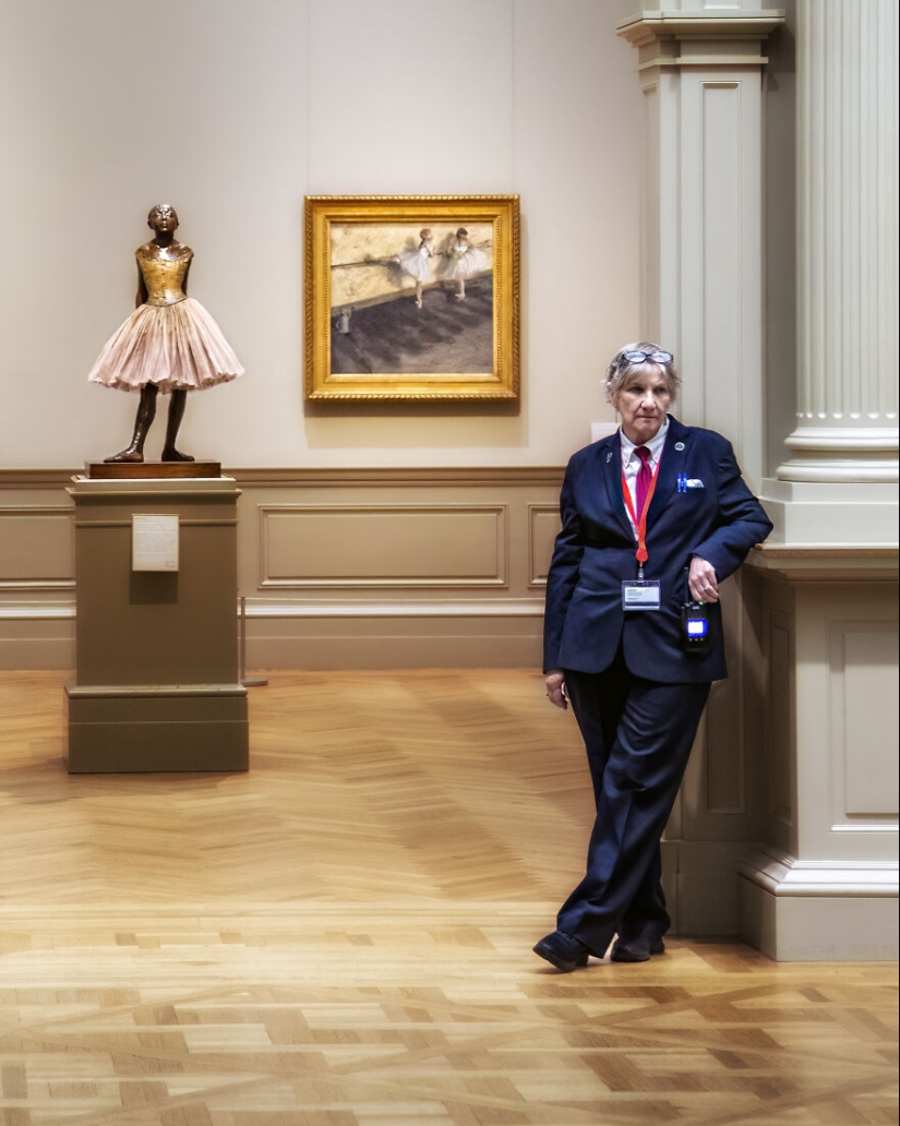 Parallel Perspectives: I Took 12 Photos In The Museum To Show How Everyday People Imitate Art