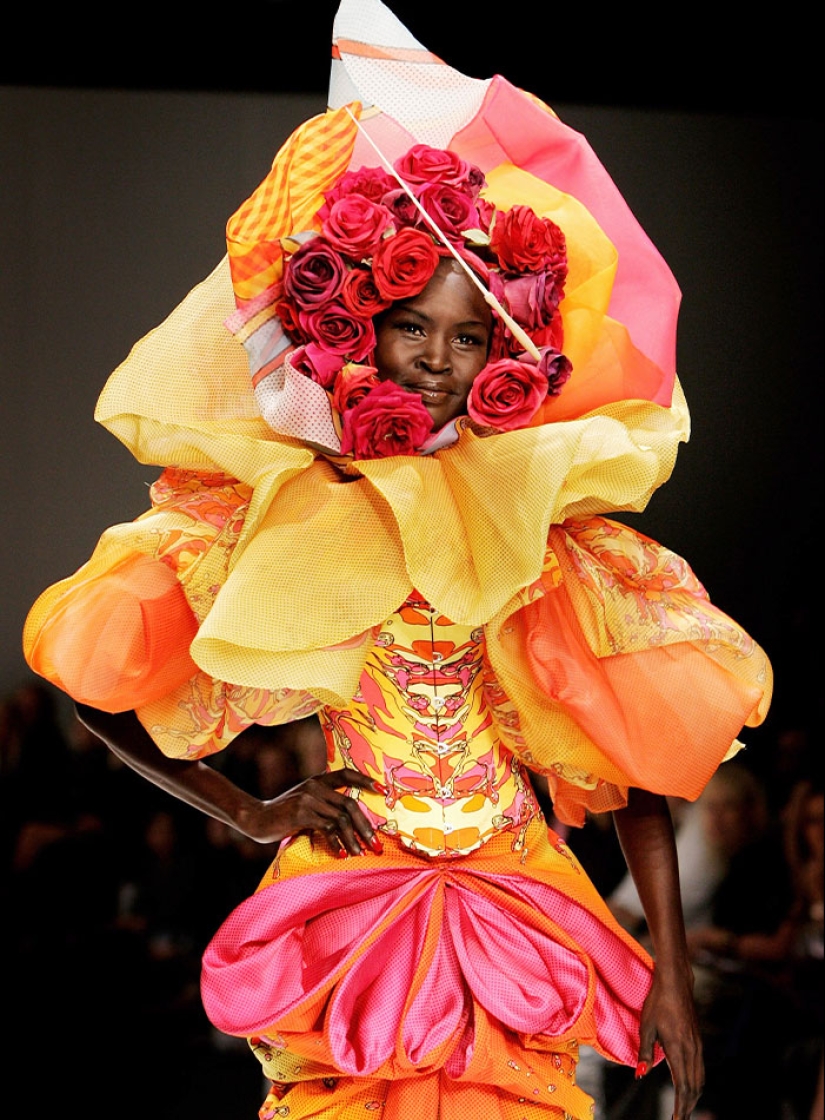 People Can’t Get Over These Bizarre Looks From London Fashion Week 2024 People Can’t Get Over These Bizarre Looks From London Fashion Week 2024