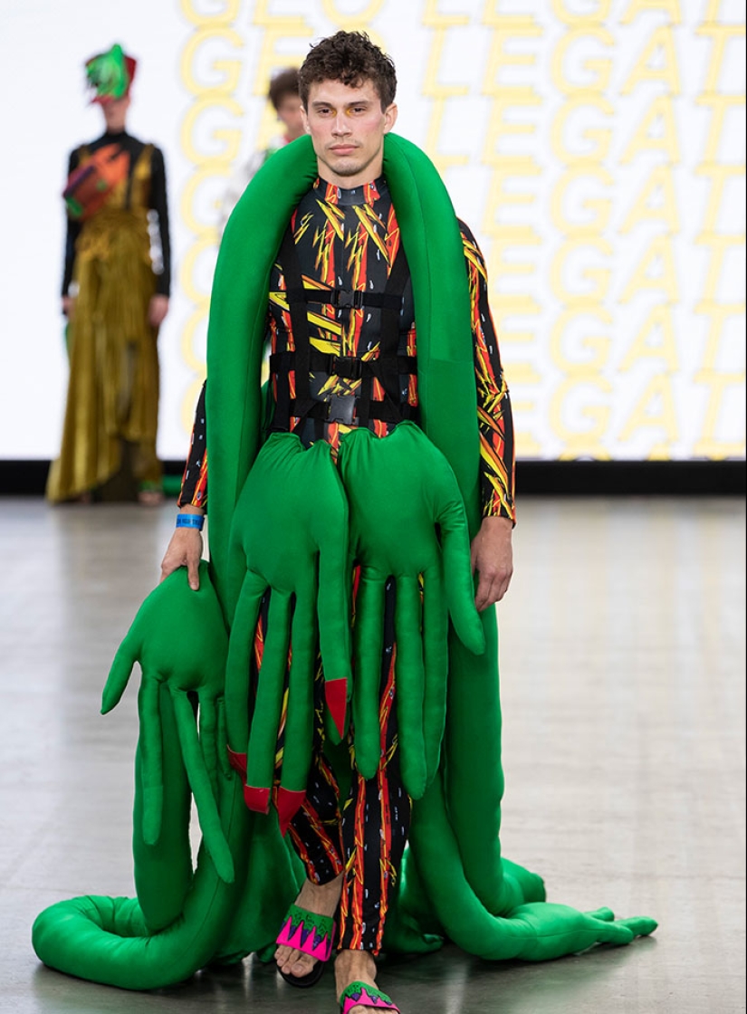 People Can’t Get Over These Bizarre Looks From London Fashion Week 2024 People Can’t Get Over These Bizarre Looks From London Fashion Week 2024