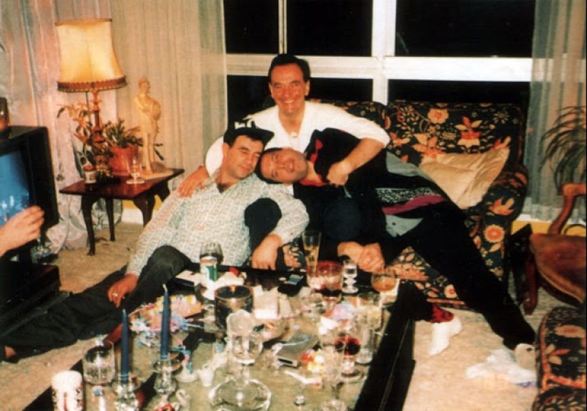 Personal photos of Freddie Mercury and his boyfriend of the 1980s Personal photos of Freddie Mercury and his boyfriend of the 1980s