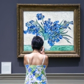 Perspectivas paralelas: tomé 12 fotografías en el museo para mostrar cómo la gente común imita el arte