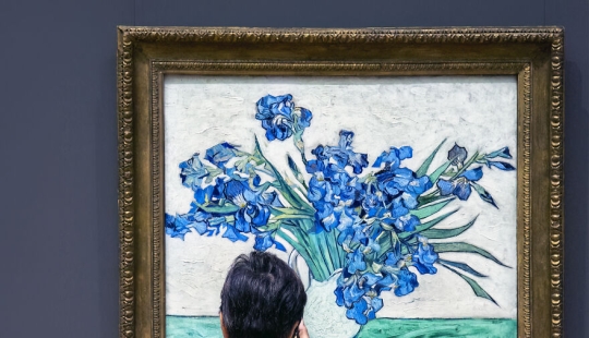 Perspectivas paralelas: tomé 12 fotografías en el museo para mostrar cómo la gente común imita el arte Perspectivas paralelas: tomé 12 fotografías en el museo para mostrar cómo la gente común imita el arte