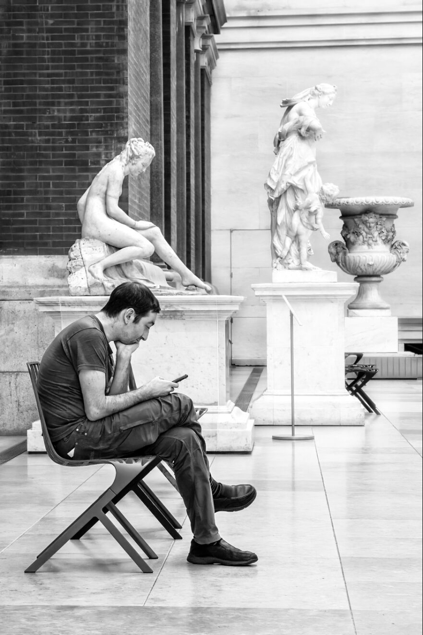 Perspectivas paralelas: tomé 12 fotografías en el museo para mostrar cómo la gente común imita el arte Perspectivas paralelas: tomé 12 fotografías en el museo para mostrar cómo la gente común imita el arte