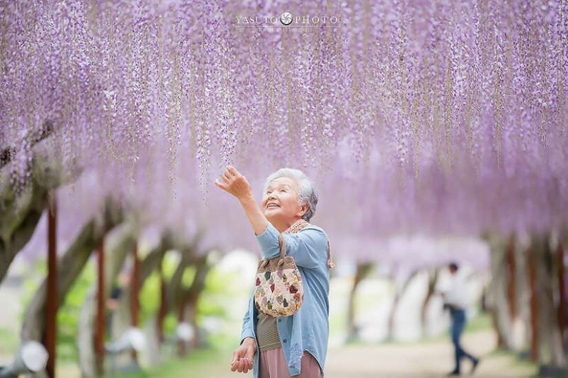 Photographer from Japan makes touching photos of his grandmother and dog