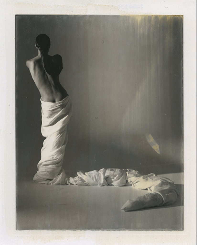 Photos of Gian Paolo Barbieri, who became famous all over the world, shooting female beauty