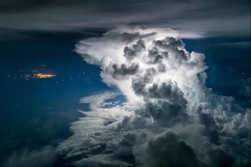 Pilot Captures Storms And Other Changing Weather Conditions From His Cockpit Pilot Captures Storms And Other Changing Weather Conditions From His Cockpit
