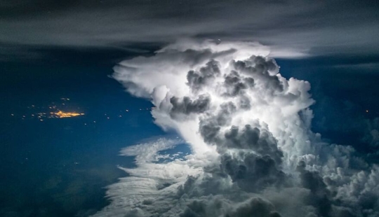 Pilot Captures Storms And Other Changing Weather Conditions From His Cockpit