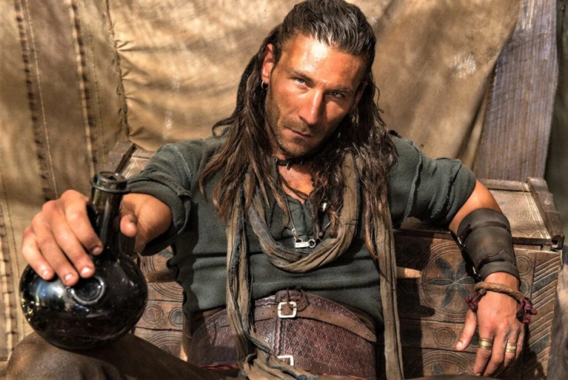 Pirates wore an earring in their ear not for beauty at all Pirates wore an earring in their ear not for beauty at all