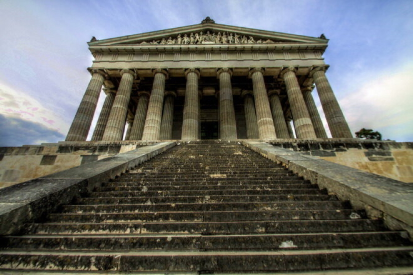 ¿Por qué los alemanes mordieron a los cuervos? La historia de una fotografía muy extraña.