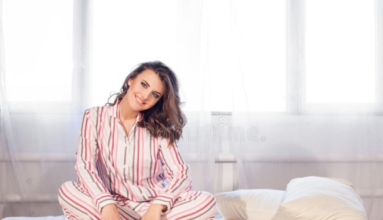 Qué dormir? Cómo la elección correcta de pijamas afecta el sueño y la salud