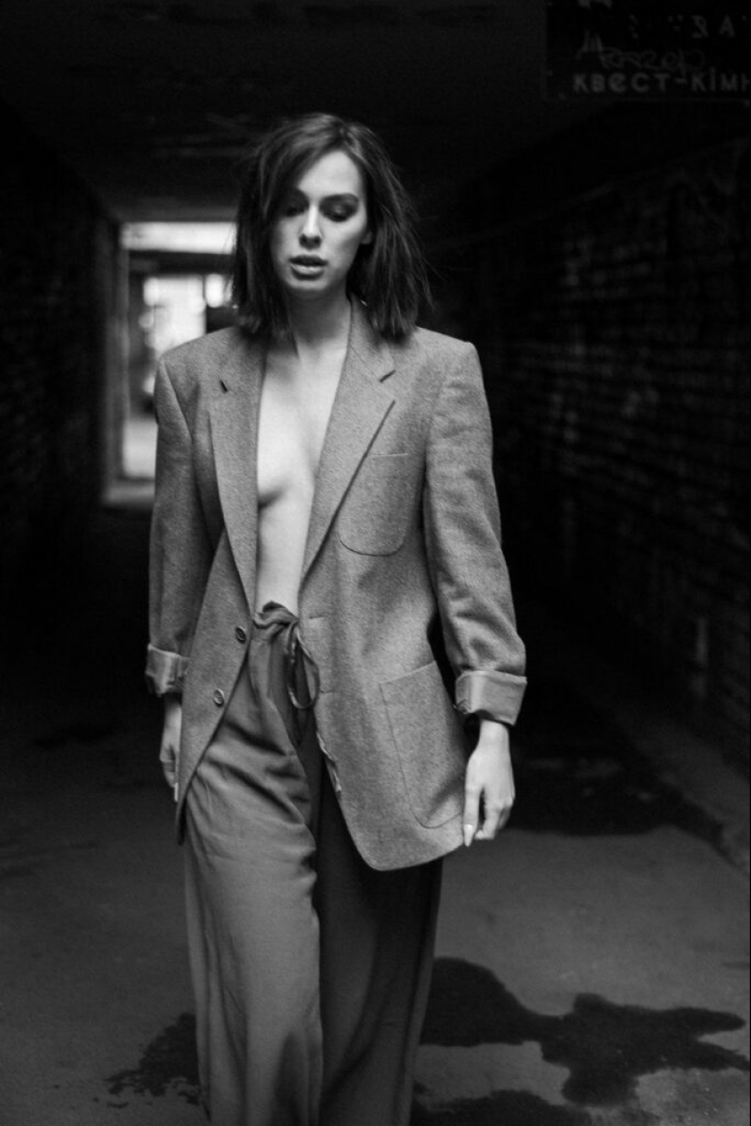 Retratos eróticos femeninos del artista Ron Schwerin Retratos eróticos femeninos del artista Ron Schwerin