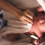 “Sí, no, gracias”: 8 personas comparten sus experiencias más locas como niñeras