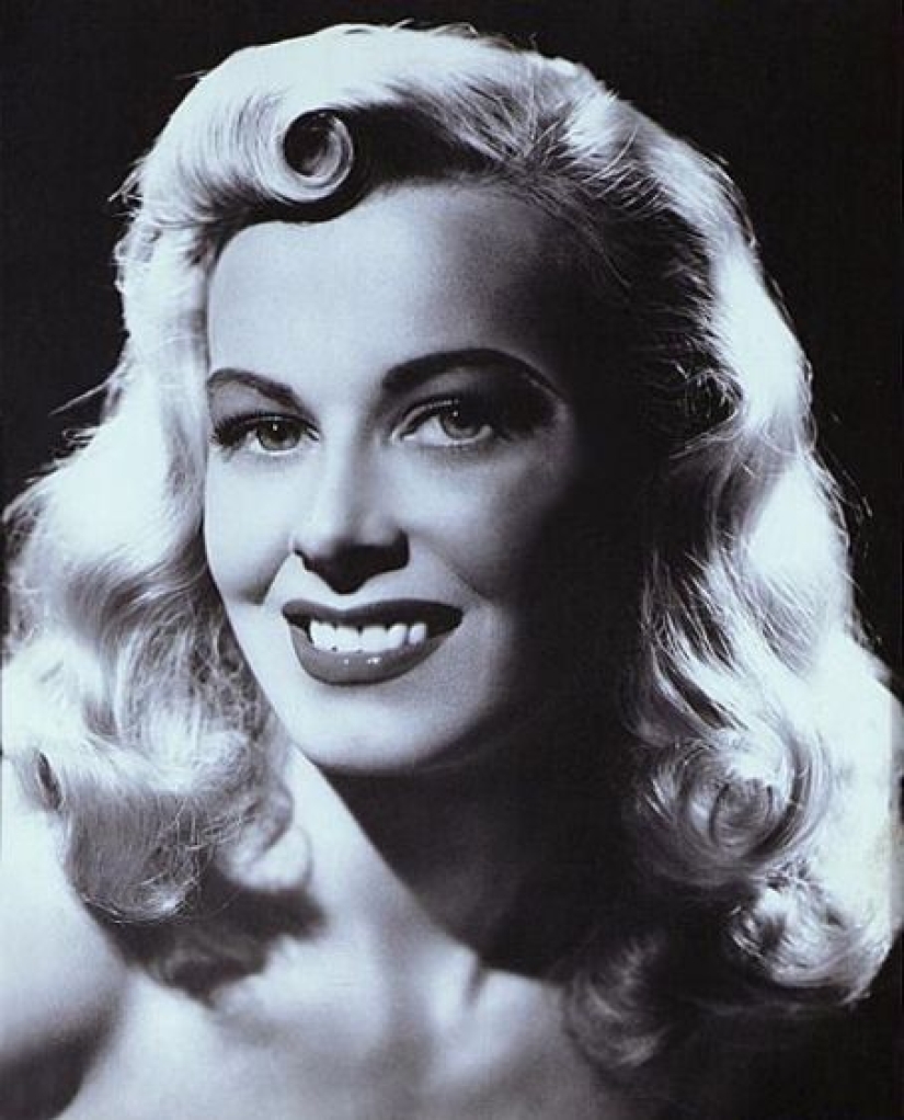 Sira Marti is the first burlesque star from Switzerland