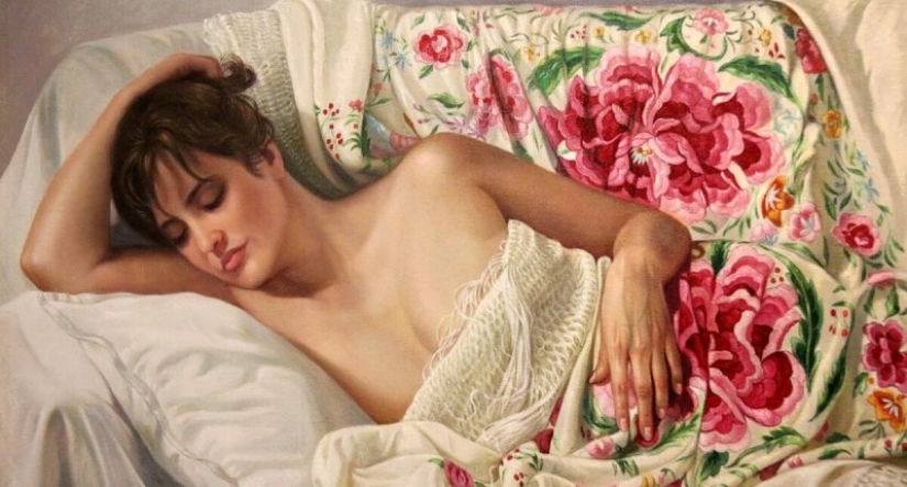 Sleepy temptation in the works of the Spanish portraitist Soledad Fernandez