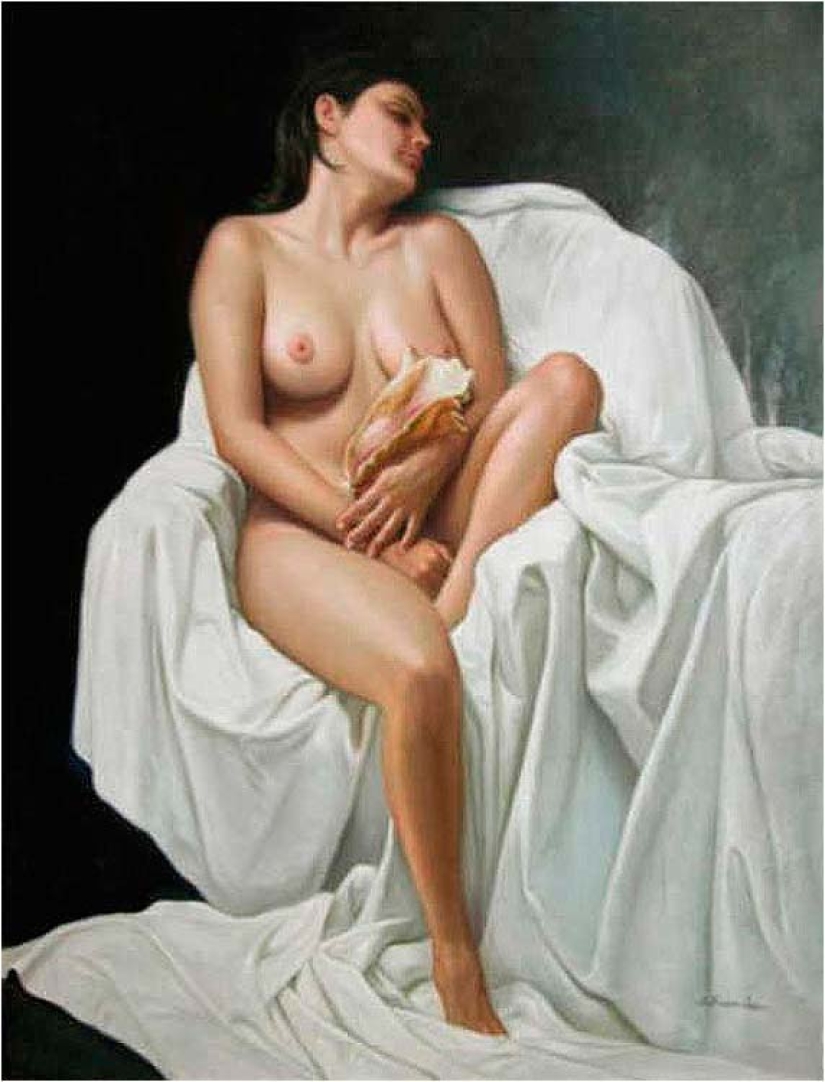 Sleepy temptation in the works of the Spanish portraitist Soledad Fernandez