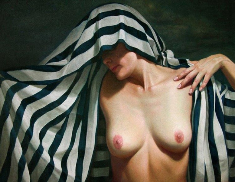 Sleepy temptation in the works of the Spanish portraitist Soledad Fernandez