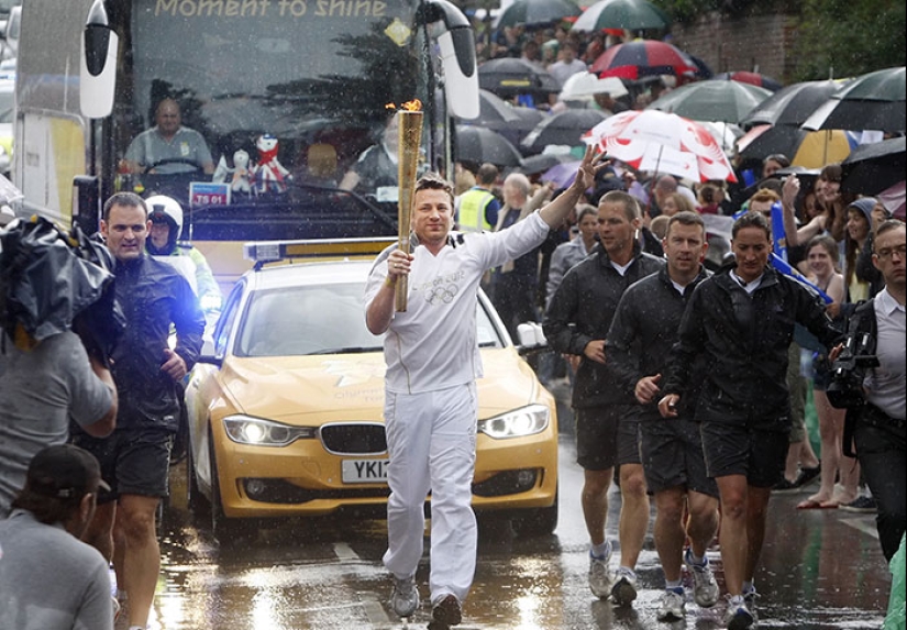 Snoop Dogg lleva la antorcha olímpica a los Juegos de París 2024 como “corresponsal especial”