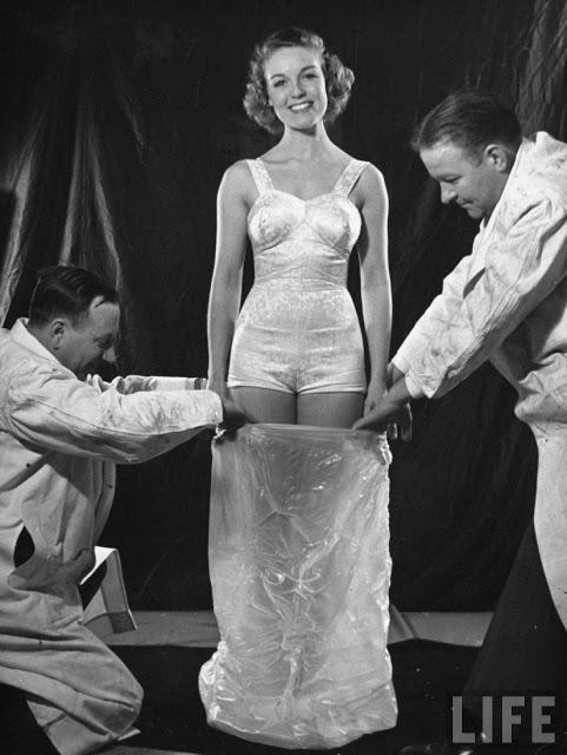 Strange is packaging meat in pictures LIFE in 1939 Strange is packaging meat in pictures LIFE in 1939