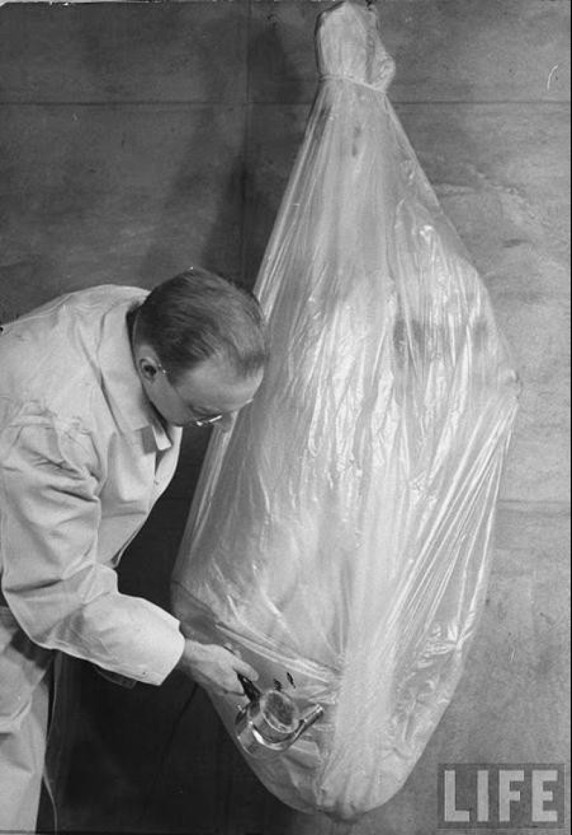 Strange is packaging meat in pictures LIFE in 1939 Strange is packaging meat in pictures LIFE in 1939