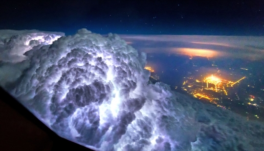 Stunning photos taken from the cockpit of an airliner