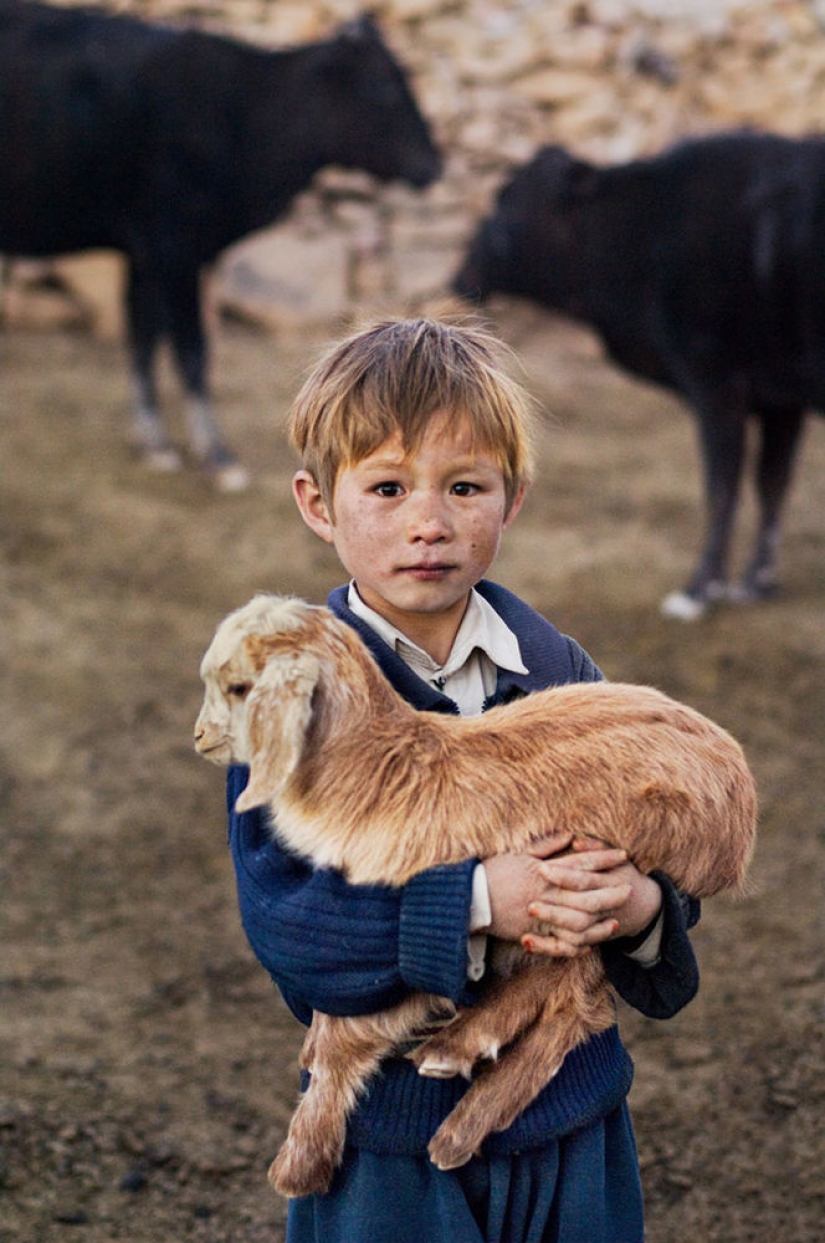 Tú y yo somos de la misma sangre: 35 increíbles fotografías de personas y animales de Steve McCurry Tú y yo somos de la misma sangre: 35 increíbles fotografías de personas y animales de Steve McCurry